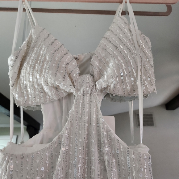 Selfie Leslie Alcapulco Cutout Waist Sequin Midi Dress - Picture 6 of 10